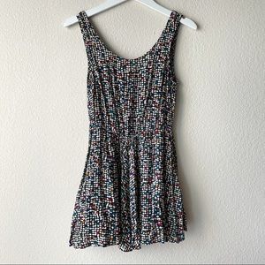 Sleeveless patterned romper size small w/pockets